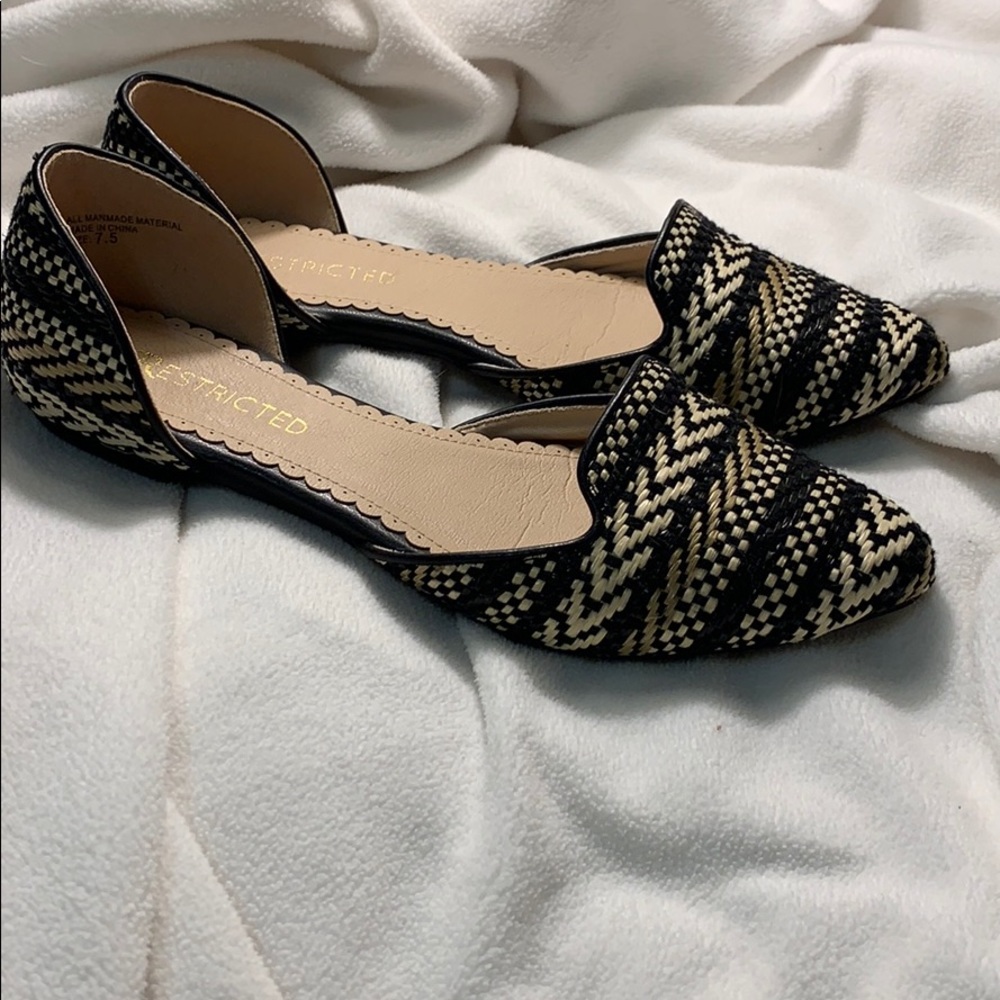 Woven straw flats